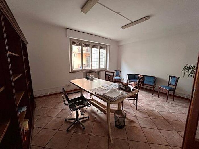 Appartamento quadrilocale in affitto in Via Nino Bixio, Centro, Pontedera