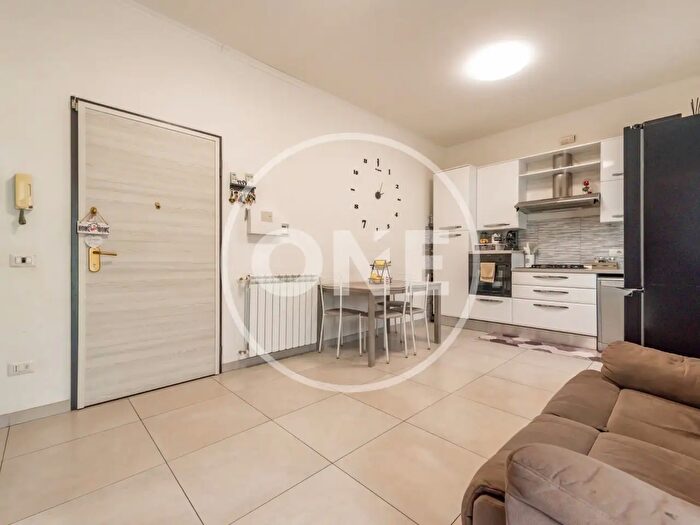 Appartamento trilocale in vendita in Via Casal Cerrone, Roma