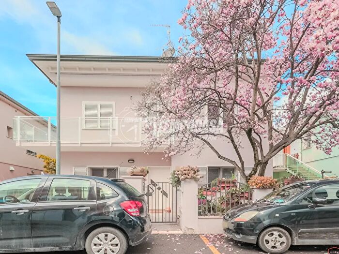 Appartamento con 5 locali in vendita in Viale Bagno di Romagna, Riccione
