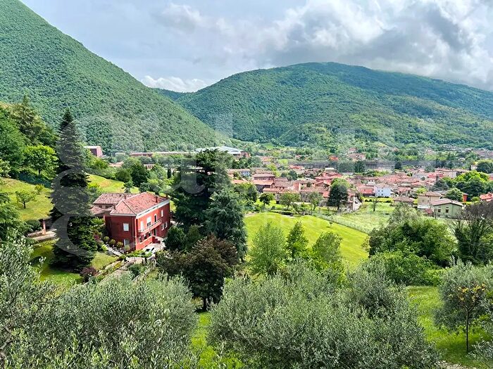 Casa con 14 locali in vendita in Via Montecchio, Nave
