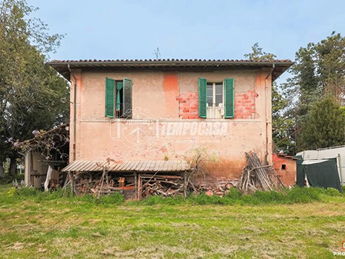 Casa con 5 locali in vendita in Imola
