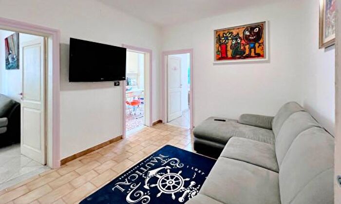 Appartamento quadrilocale in vendita in Via Gavarone, Varazze