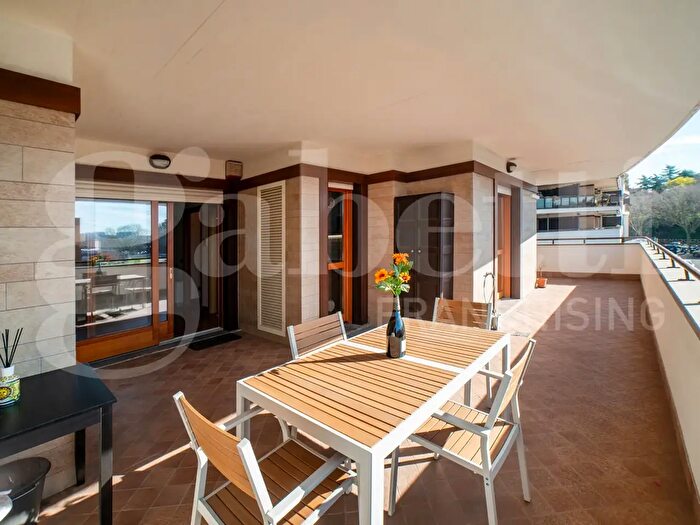 Appartamento trilocale in vendita in Via Amsterdam, Roma