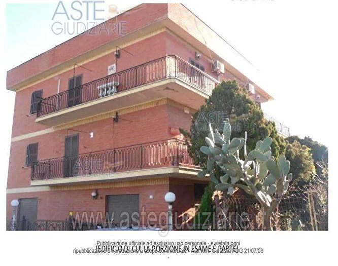 Appartamento quadrilocale in vendita in Via Tremestieri Etneo, Roma