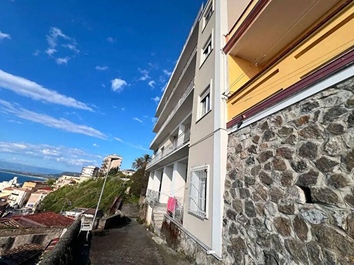 Appartamento trilocale in vendita in Pizzo