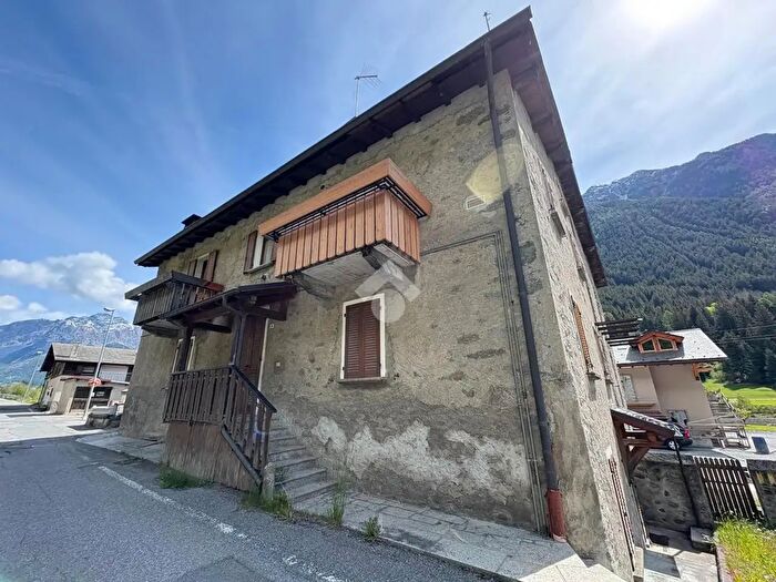 Appartamento trilocale in vendita in Via Breno, Valdisotto
