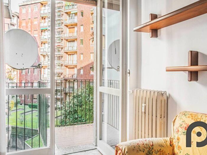 Appartamento bilocale in affitto in Viale Legioni Romane, Bande Nere, Milano