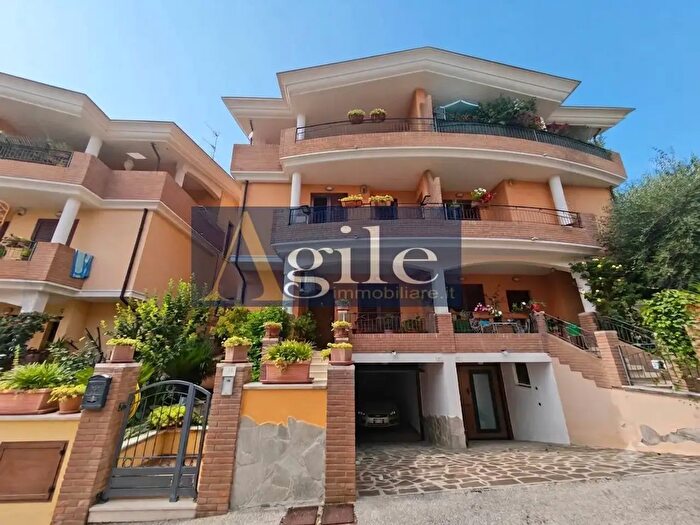 Appartamento con 7 locali in vendita in Via Certosa, Nereto