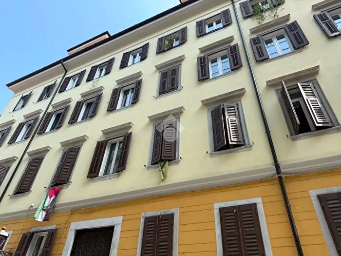Appartamento bilocale in vendita in Via S Michele, Trieste