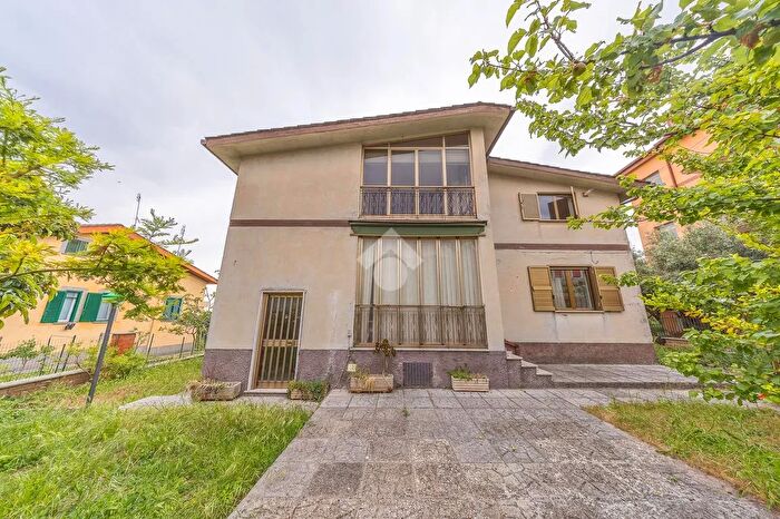 Casa con 5 locali in vendita in Via Fermignano, Roma