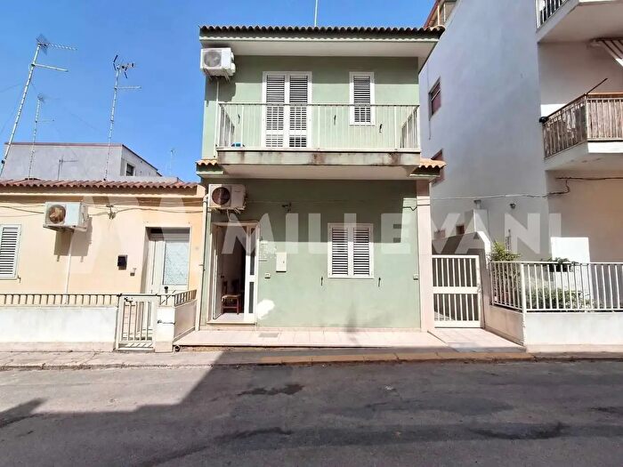 Casa con 7 locali in vendita in Via Carlo Cattaneo, Pozzallo