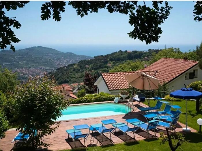 Casa con 14 locali in vendita in Via Nostra Signora delle Grazie, Imperia