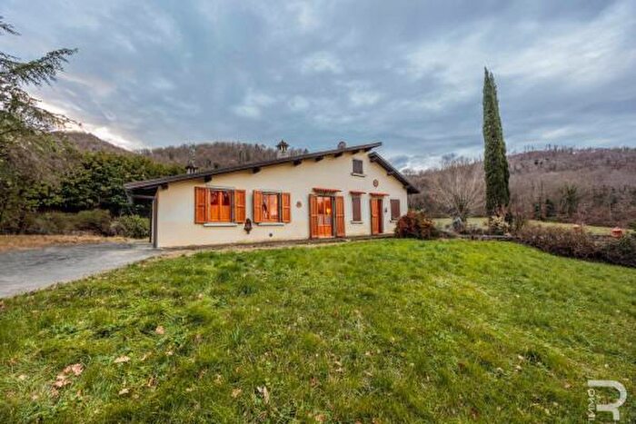 Casa quadrilocale in vendita in Strada Provinciale di Sagginale, Dicomano