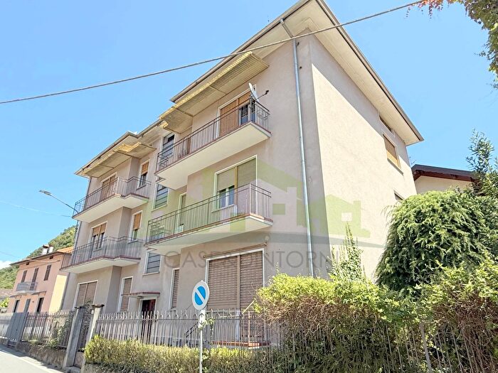 Casa con 18 locali in vendita in Via Camillo Cavour, Quarona