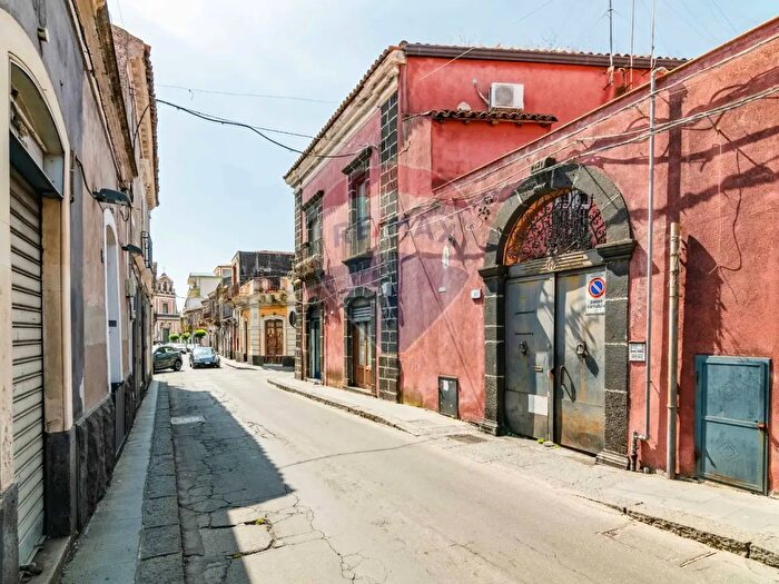 Appartamento con 5 locali in vendita in Via Etnea, Mascalucia