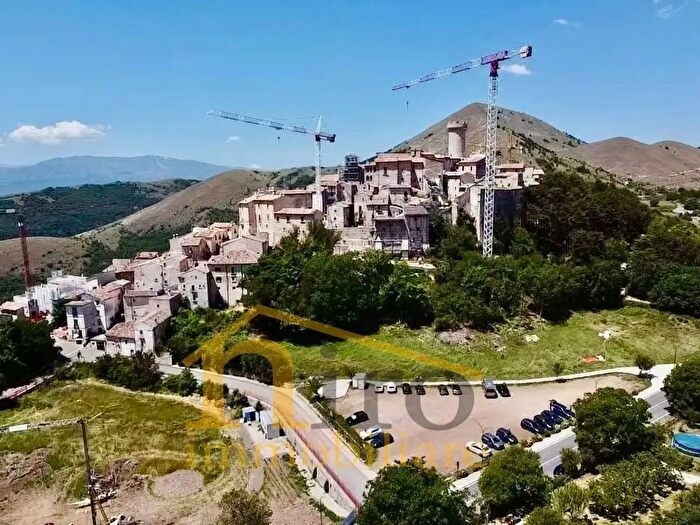 Casa con 10 locali in vendita in Via De Contra, Santo Stefano Di Sessanio