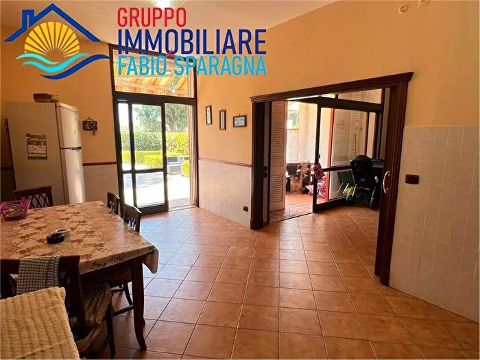 Casa con 6 locali in vendita in Viale dei Lecci, Sessa Aurunca