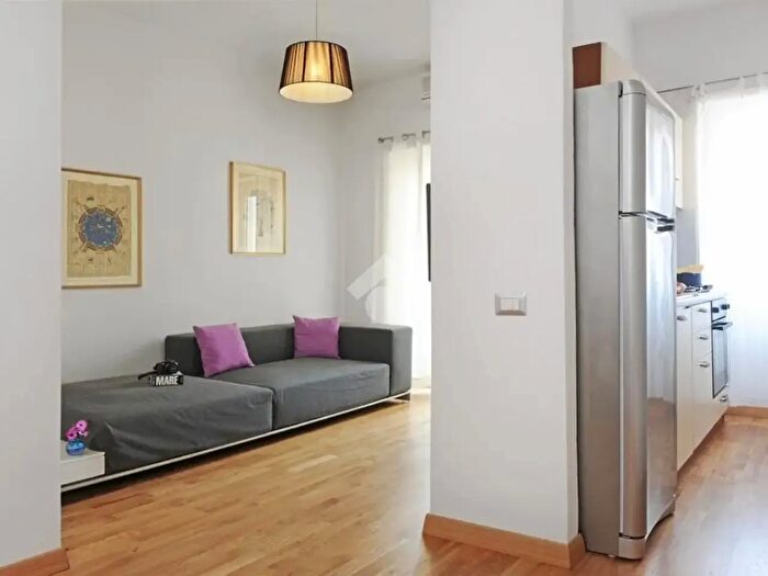 Appartamento con 8 locali in vendita in Via Goffredo Mameli, Cagliari