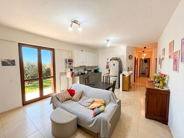 Appartamento trilocale in affitto in Via delle Pozzolane, Forano