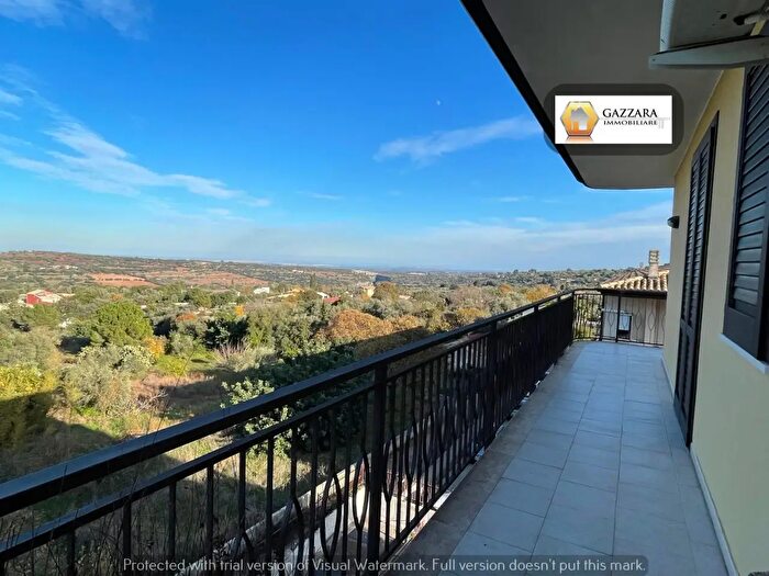 Appartamento con 5 locali in vendita in Maestro Antonino Cirinnà, Canicattini Bagni