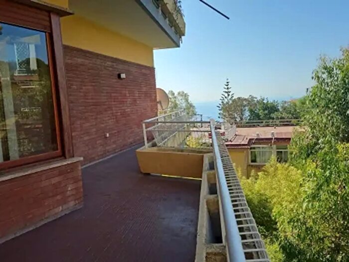 Appartamento con 5 locali in affitto in Via Francesco Petrarca, Napoli