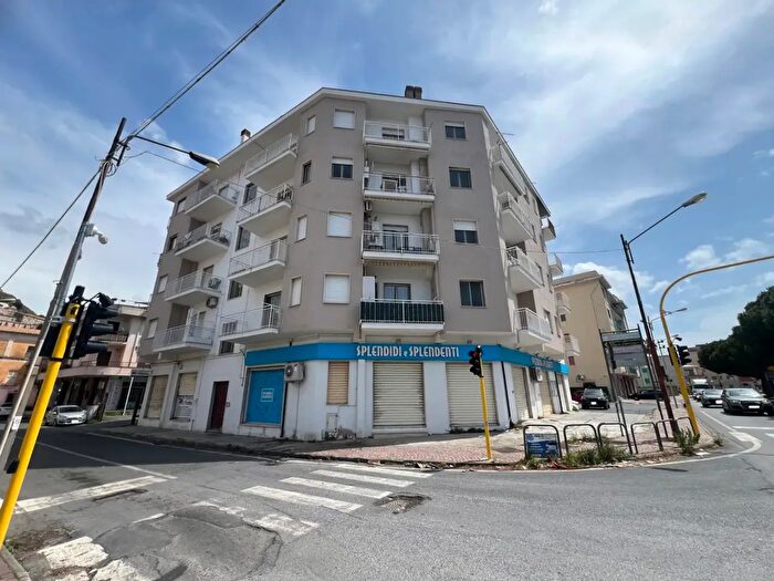 Appartamento con 6 locali in vendita in Via Garibaldi, Amantea