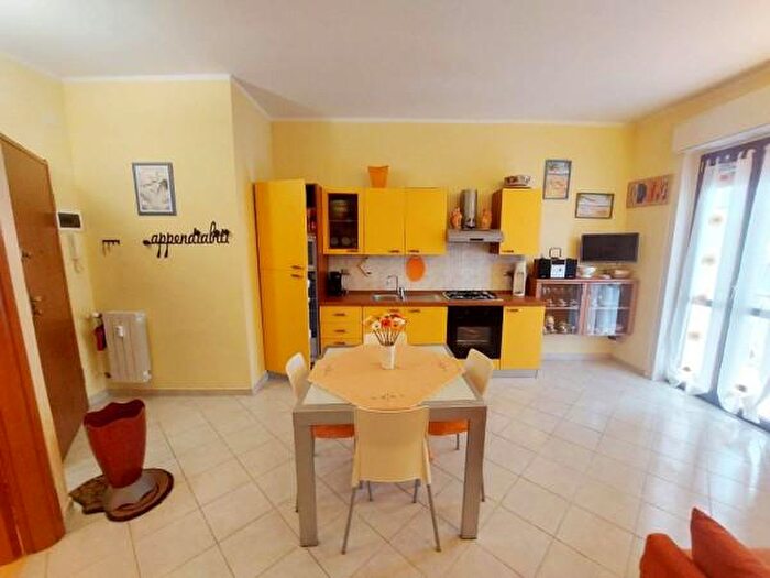 Appartamento bilocale in vendita in Via Ponti, Borghetto Santo Spirito