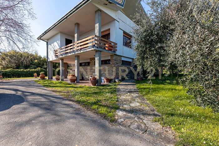 Casa con 19 locali in vendita in Via delle Ville, Capannori