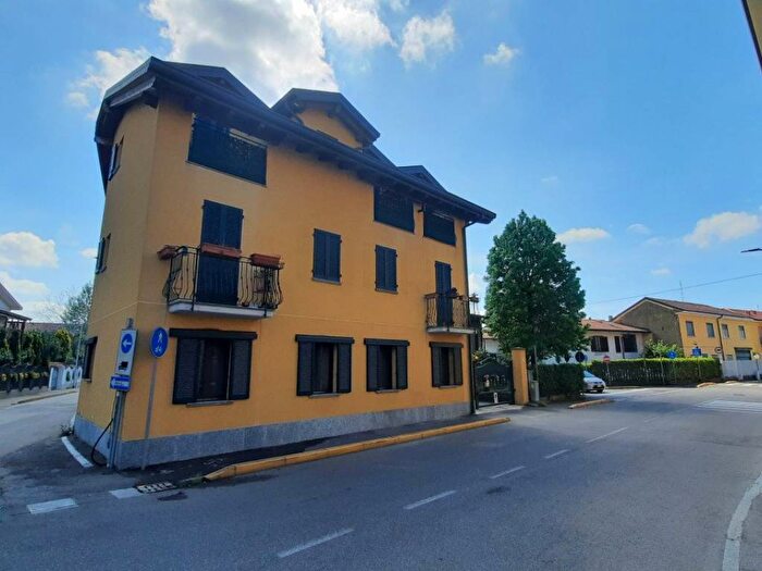 Appartamento trilocale in affitto in Via Anselmo Ronchetti, Pogliano Milanese