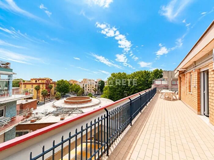 Appartamento con 5 locali in vendita in Via Andreotto Saracini, Roma