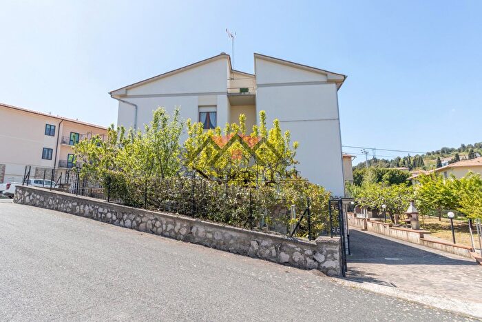Casa con 13 locali in vendita in Castelnuovo Val Di Cecina
