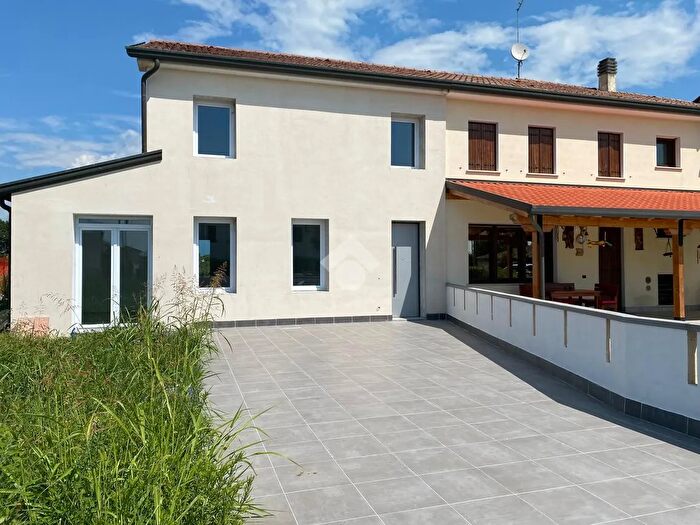 Casa con 8 locali in vendita in Via Fornace, Castelfranco Veneto