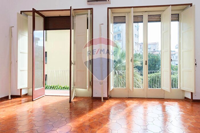 Appartamento con 7 locali in vendita in Via Rosso di San Secondo, Catania