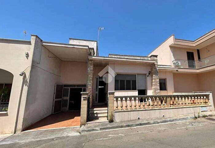 Casa con 6 locali in vendita in Racale