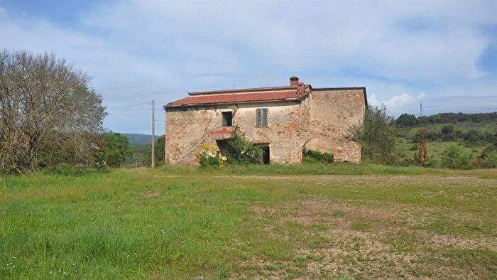 Casa con 10 locali in vendita in Suvereto