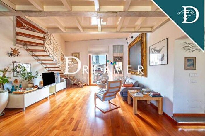 Appartamento con 6 locali in vendita in Via Faenza, Firenze