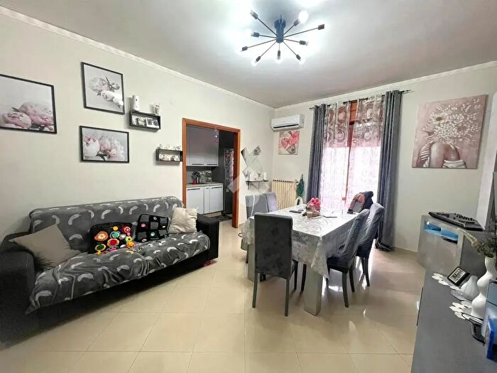 Appartamento trilocale in vendita in Via Oberdan, Falciano Del Massico