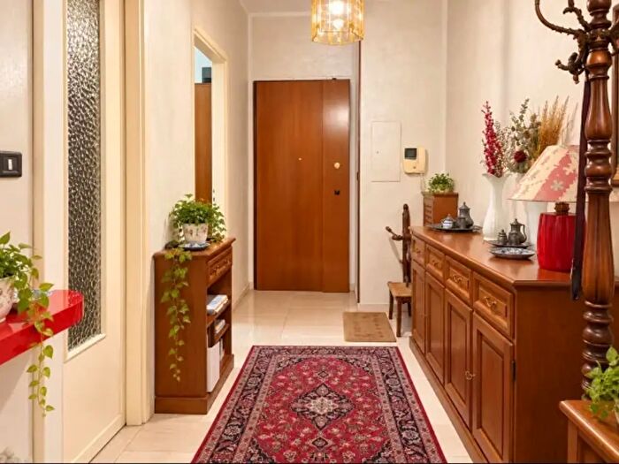 Appartamento trilocale in vendita in Via Vestignè, Torino
