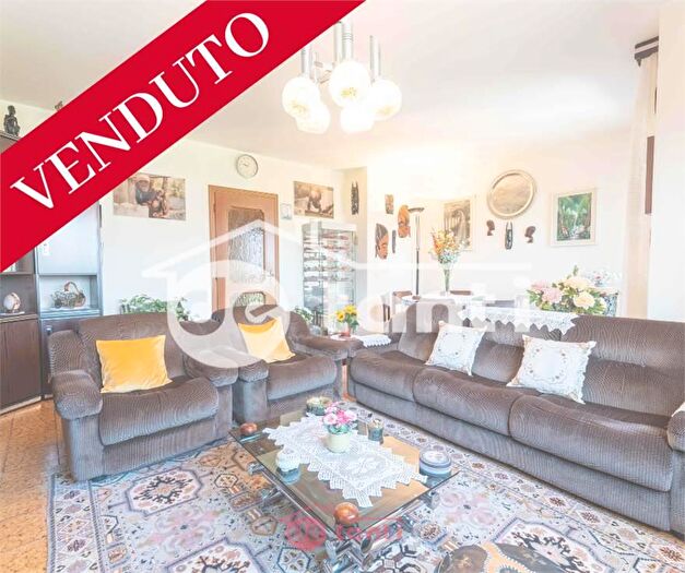 Appartamento con 5 locali in vendita in Via La Stradeta Colico Lc, Colico