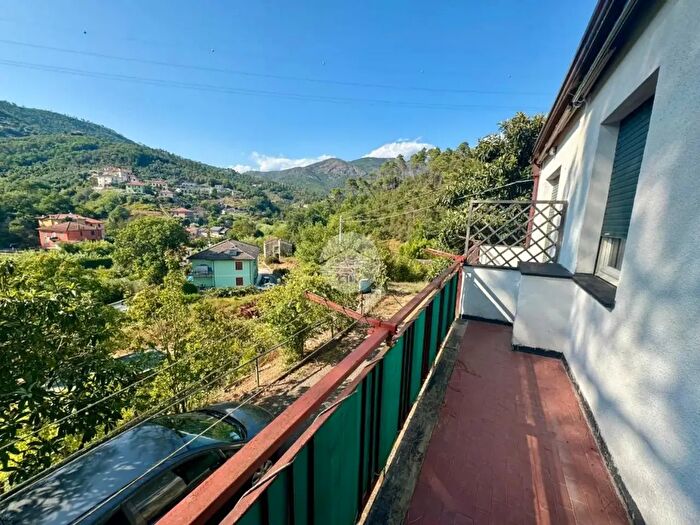 Appartamento trilocale in vendita in Via San Giovanni, Casarza Ligure