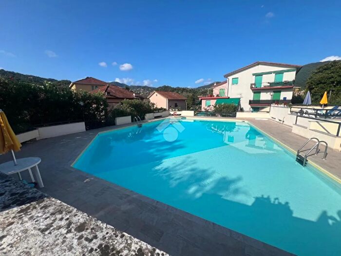 Appartamento quadrilocale in vendita in Via Queirolo, Rapallo