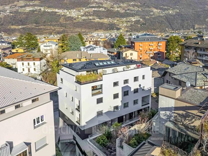 Appartamento trilocale in vendita in Via Marcora, Morbegno