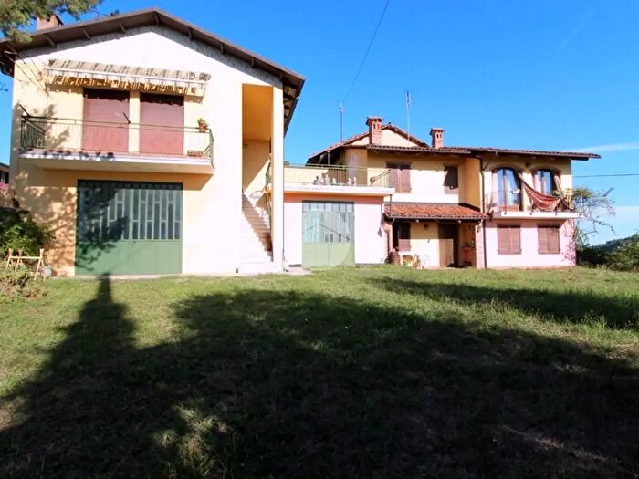 Casa con 8 locali in vendita in Località Morosetto, Sommariva Perno