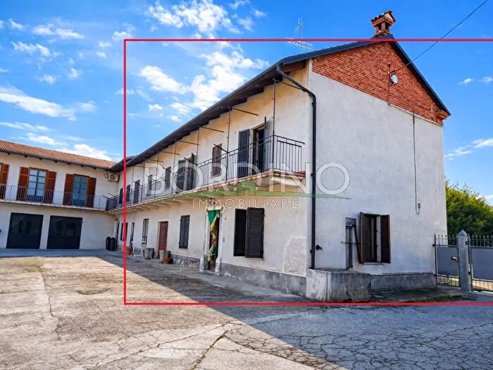 Casa con 5 locali in vendita in Via Alba Snc, Castagnito