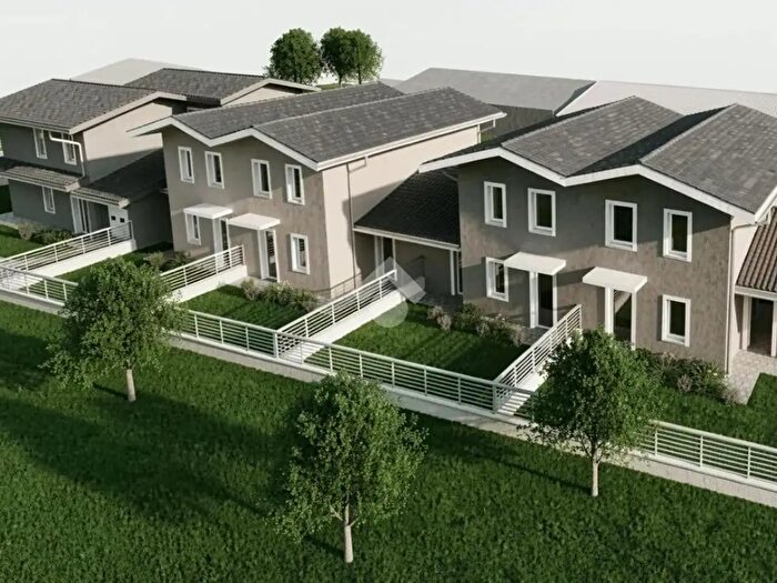 Casa quadrilocale in vendita in Via Meucci, Orzinuovi