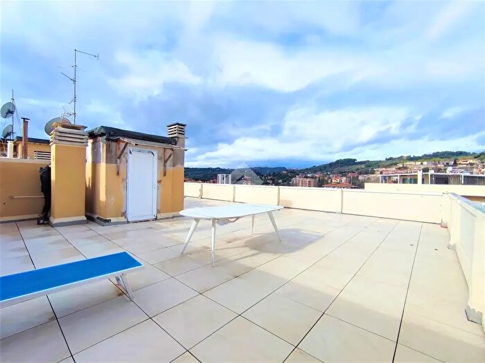 Appartamento quadrilocale in vendita in Via Quintina, Perugia