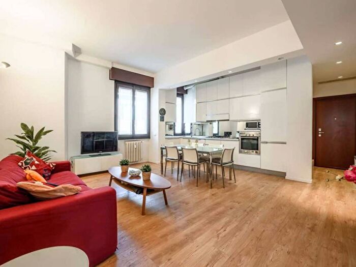 Appartamento trilocale in affitto in Via Sambuco, Ticinese, Milano