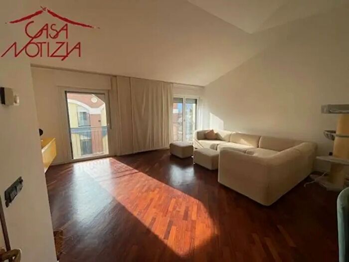 Appartamento con 5 locali in vendita in Via della Formica, Lucca