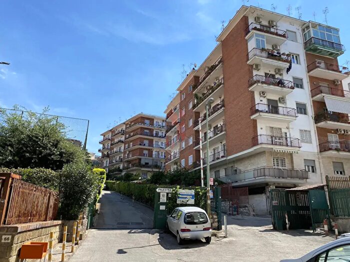 Appartamento quadrilocale in vendita in Via San Domenico, Napoli