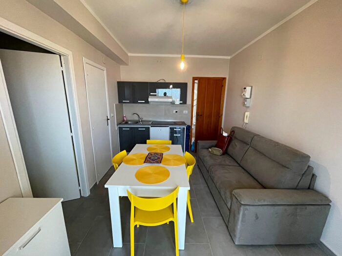 Appartamento trilocale in vendita in Via San Paolo, Cariati